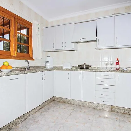Villa Puerto Del Carmen Sleeps 6 Air Con Wifi
